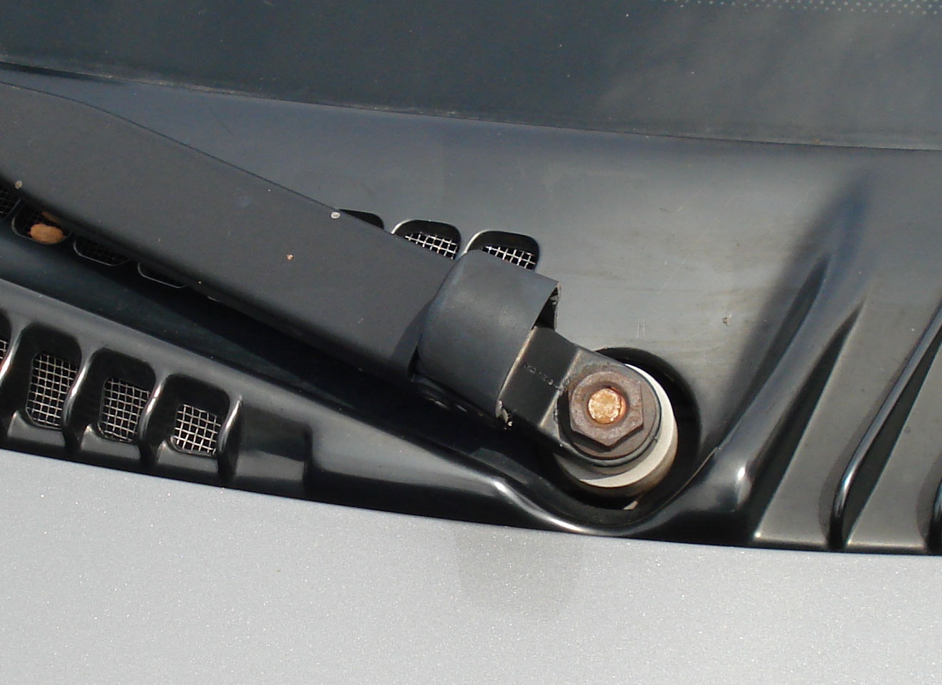 Nissan Rogue Service Manual: Rear wiper arm Nissan Rogue Service Manual: Rear wiper arm