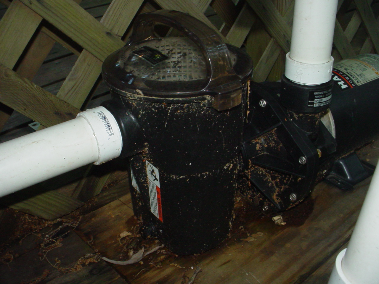 Cómo conectar una bomba para piscina | eHow en Español