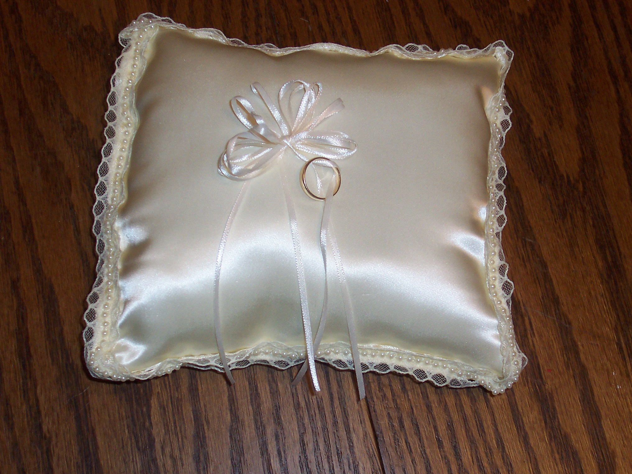 Fashion Female And Have Fun wedding pillow decorations vintages