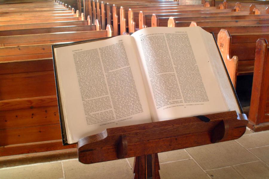 Dónde comprar púlpitos y altares de iglesia baratos | eHow en Español