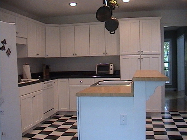 ¿Cómo añadir una barra de desayuno a una cocina con forma de isla