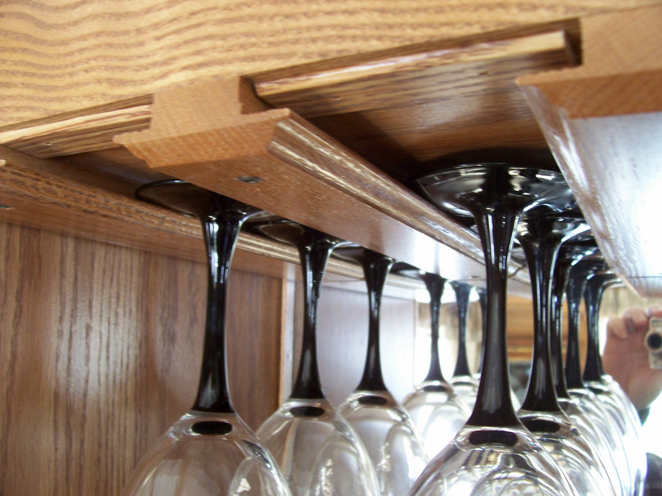 Como construir un soporte para copas | eHow en Español